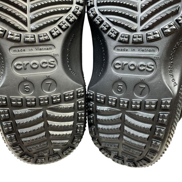 Crocs Classic Clogs Mens 5 Womens 7 Black Slip On Light Water Friendly Sandals 2 - Picture 13 of 13